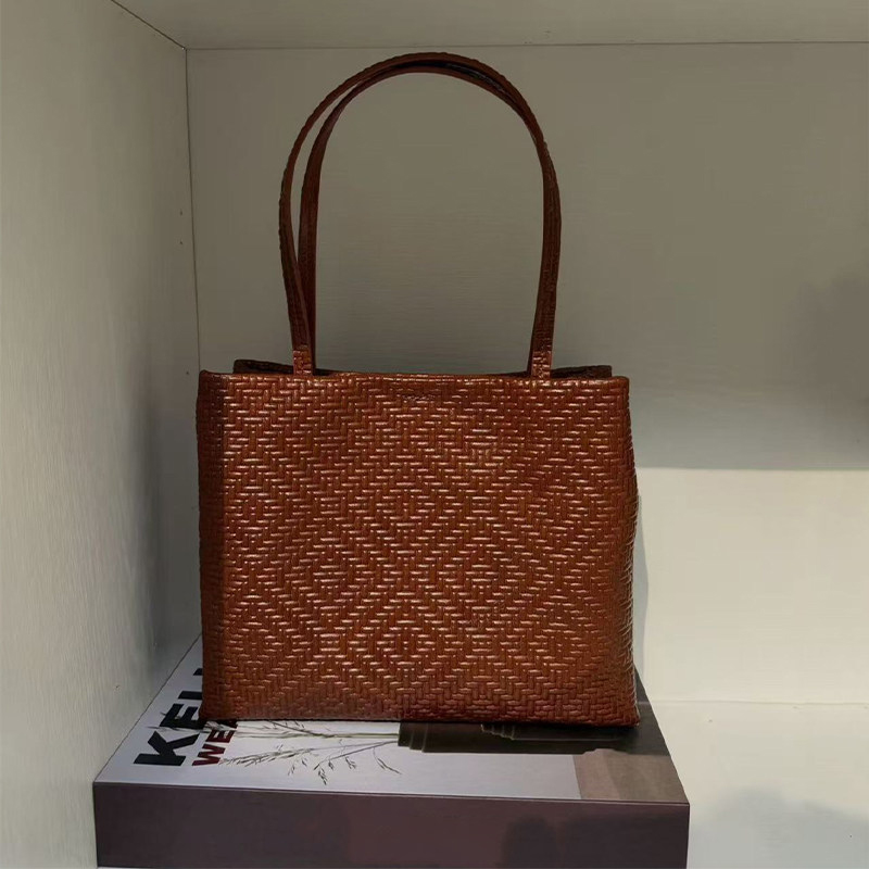 กระเป๋าถือหนังแท้ลายทอเม็ดหนัง - Leatherwork Designs บทวิจารณ์และราคา